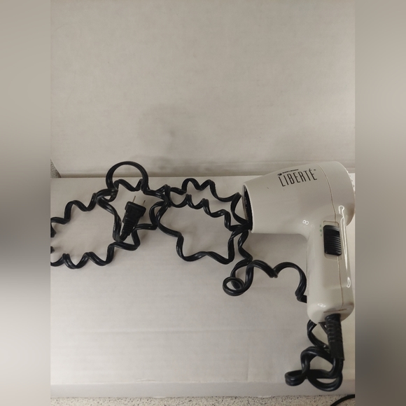 Black and Decker Liberte White Small Travel Size Women's Hair Dryer - Picture 1 of 11